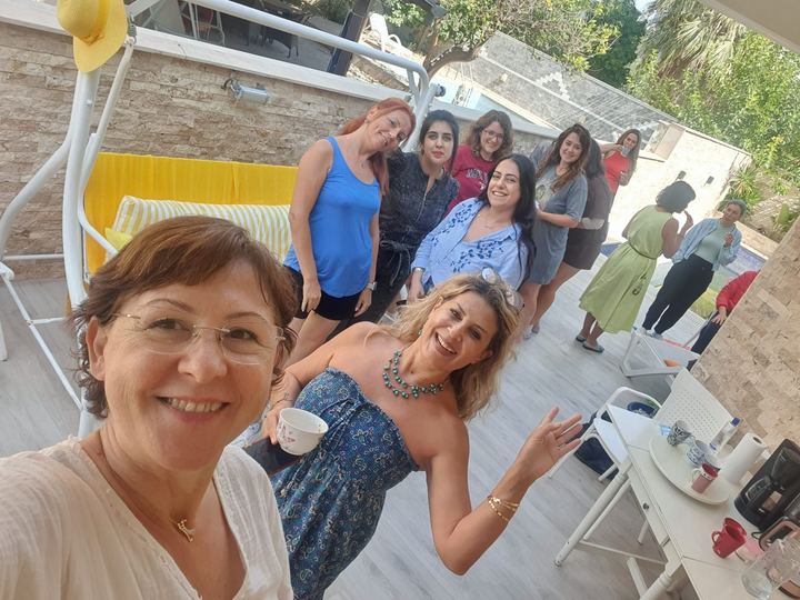 Bahçede grup özçekimi
